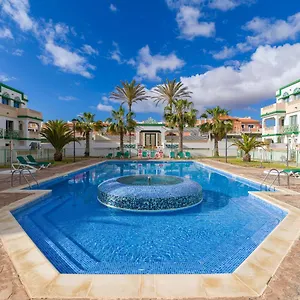 Apartment Homeforguest Con Piscina En Spain